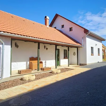 Valyog Vendeghaz * Balatonendréd