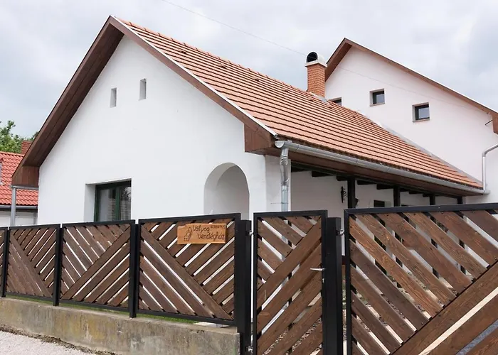 Vályog * Balatonendréd